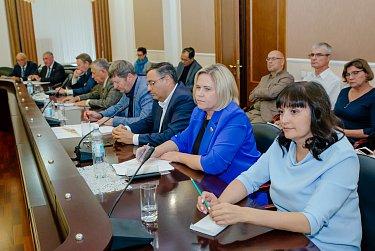 Совет утвердил повестку октябрьского заседания ЗС